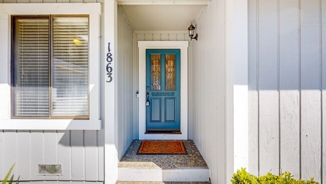 Building Photo - Well Maintain West Side Single Story 3 bedroom 2 bathroom home with 2 car garage