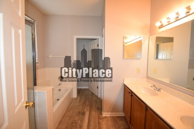 Building Photo - 10394 Lakeland Dr