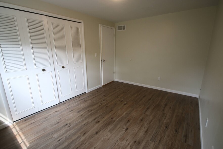 Building Photo - 2717 Foster Ave