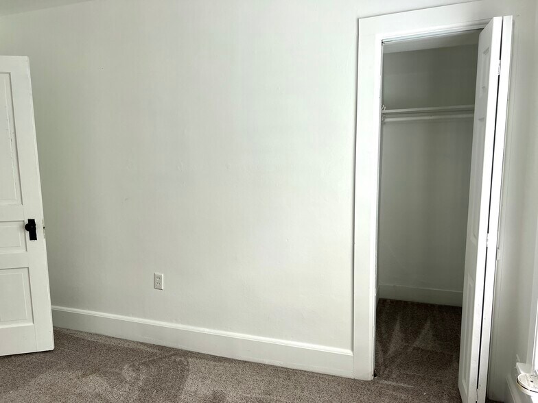 Building Photo - 27 Reed St