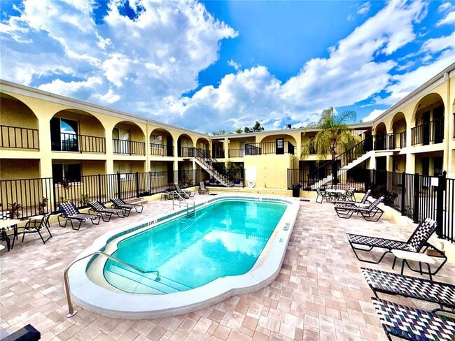 Building Photo - 3206 W Azeele St