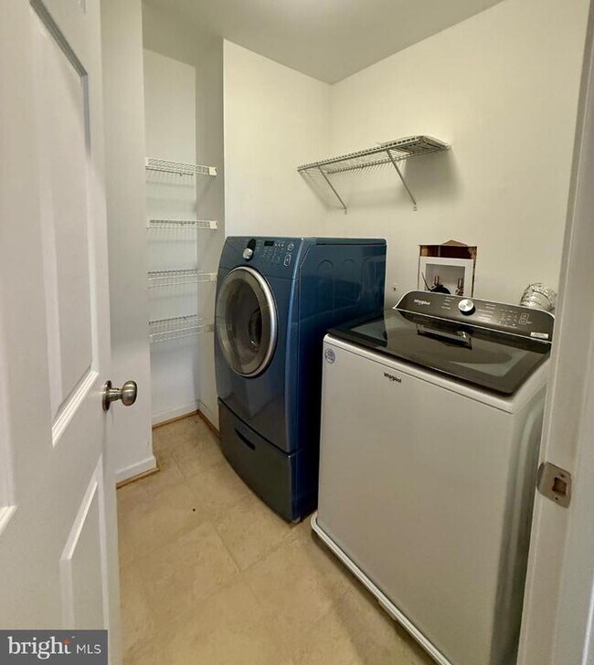 Building Photo - 2593 Eastbourne Dr