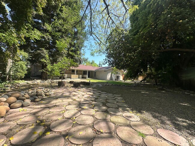 Building Photo - Spacious home in Green Acres coming soon!