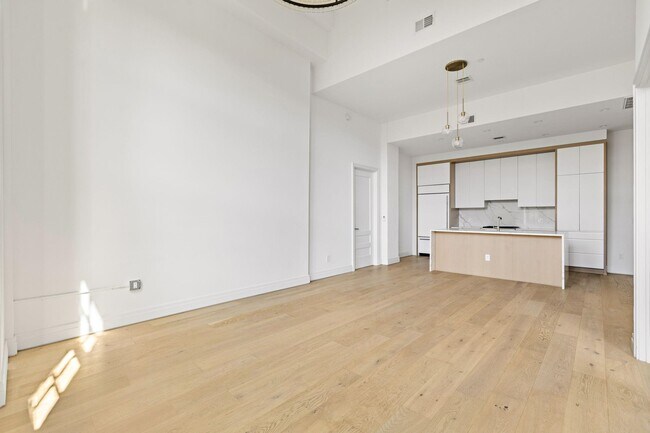 Building Photo - 720 Clinton St