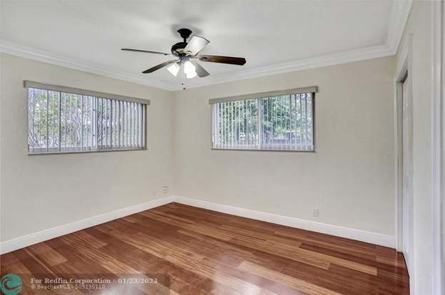 Building Photo - 361 SW 60th Ave
