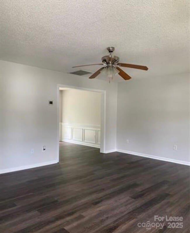 Building Photo - 2212 Genesis Dr