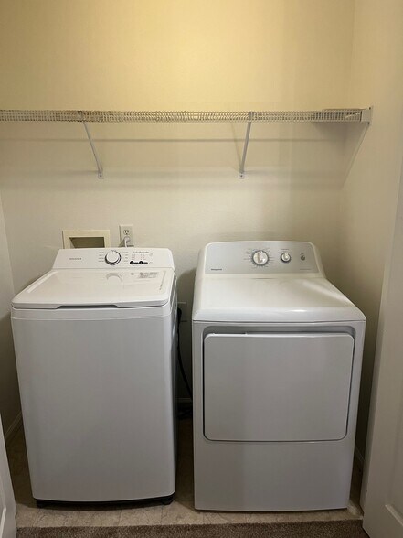 Laundry - 2621 Rigden Pky