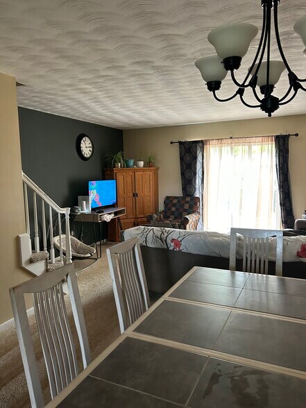 Living Room (Level 1) - 5465 Marsh Rd
