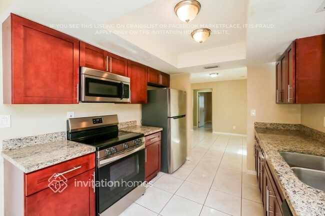 Building Photo - 700 S Rainbow Dr