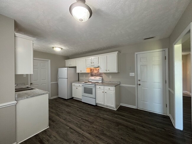 Building Photo - 3808 Raider Ct