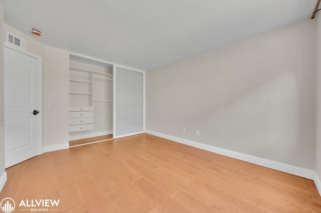 Building Photo - Gated Cimarron 3 Bed/ 2 Bath Home with Garage & Community Amenities