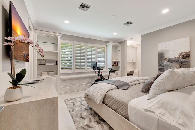 Building Photo - 5747 Paddington Way