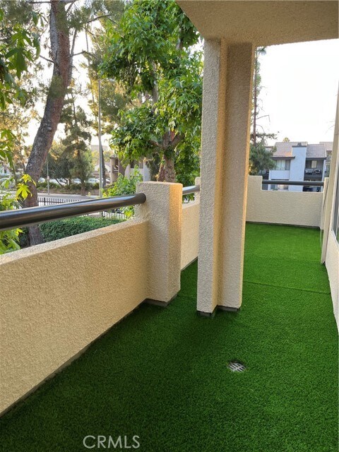 Building Photo - 21400 Burbank Blvd