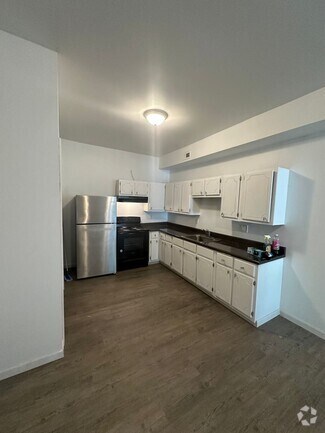 Building Photo - Pinewood Townhome Available Soon