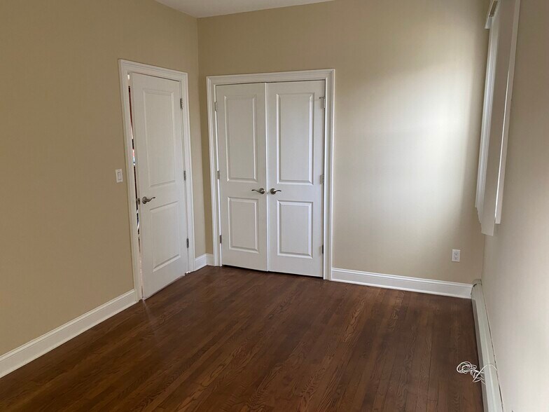 Building Photo - 333 Semel Ave