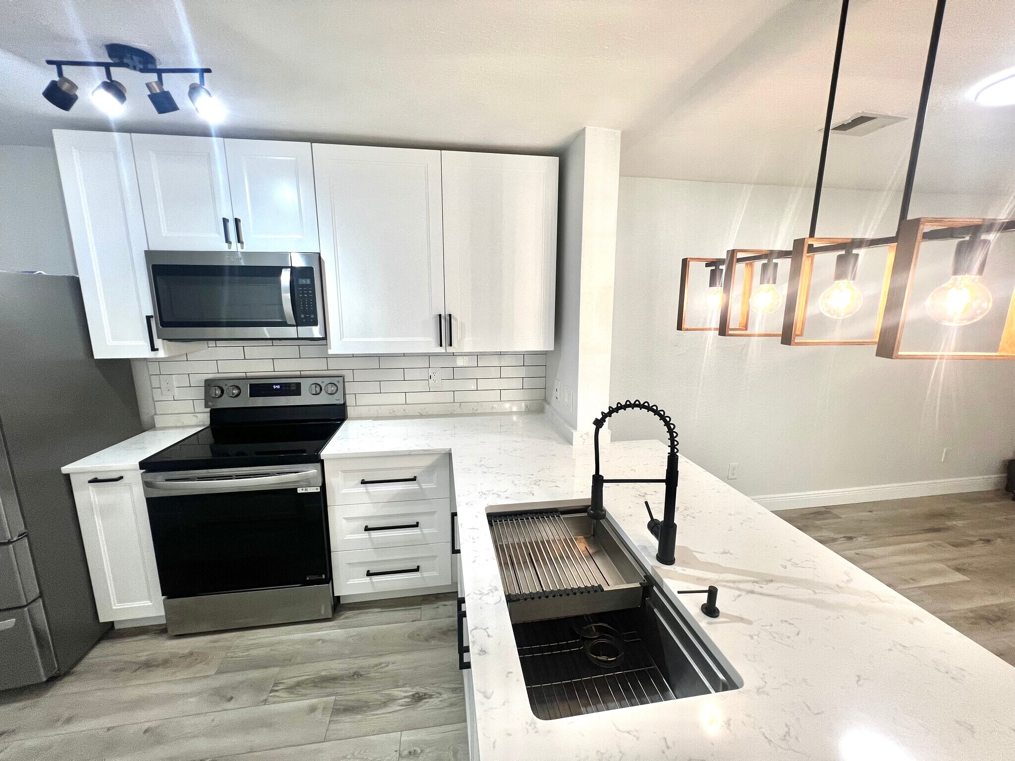 Building Photo - 7618 Pissarro Dr