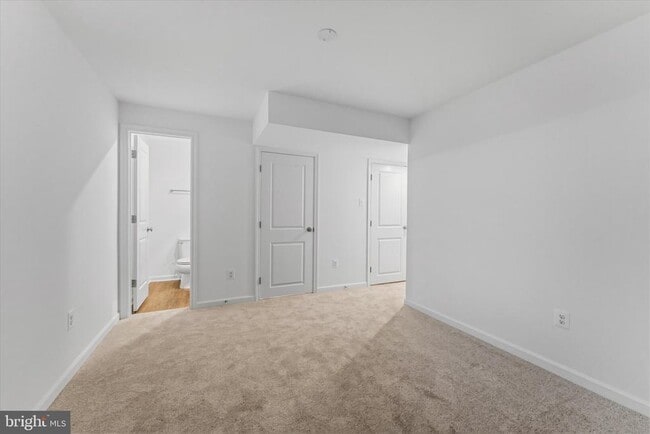 Building Photo - 501 Fontana Cir