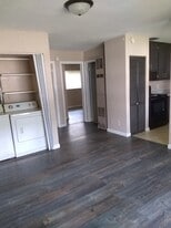 Building Photo - 117 E Poos Dr