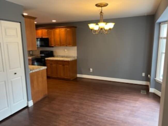 Building Photo - Beautiful 3 Bedroom 1.5 Bathrooms Anne Arundel County Town Home