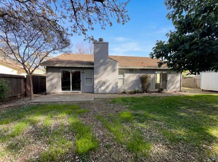 Building Photo - 1041 Shenencock Way