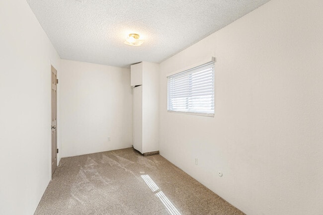 Building Photo - 1060 S Parker Rd