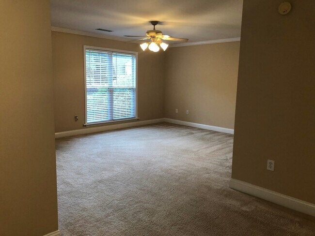 Building Photo - PRE-LEASING FOR JULY 22ND 2026!