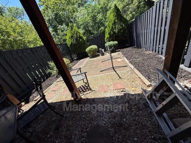 Building Photo - 22707 High Haven Terrace