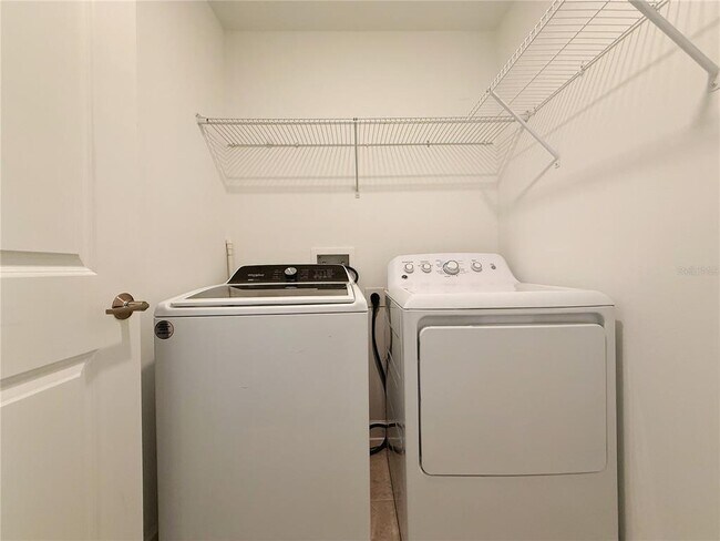 Building Photo - 5001 Center Ct