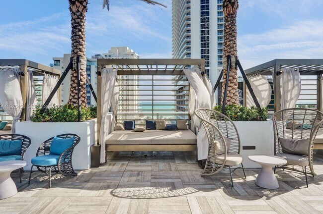 Building Photo - 4010 S Ocean Dr