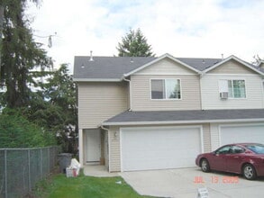 Building Photo - 2-Story Townhouse
