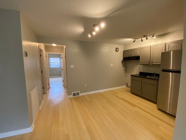 Building Photo - 1340 Pennwood Rd