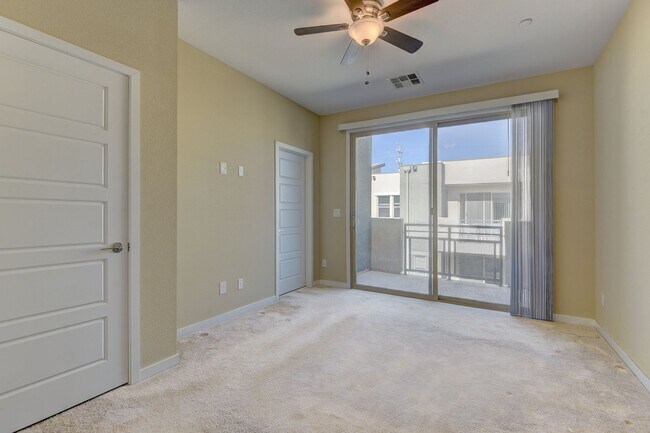 Building Photo - Gorgeous Condo! MUST SEE!!!