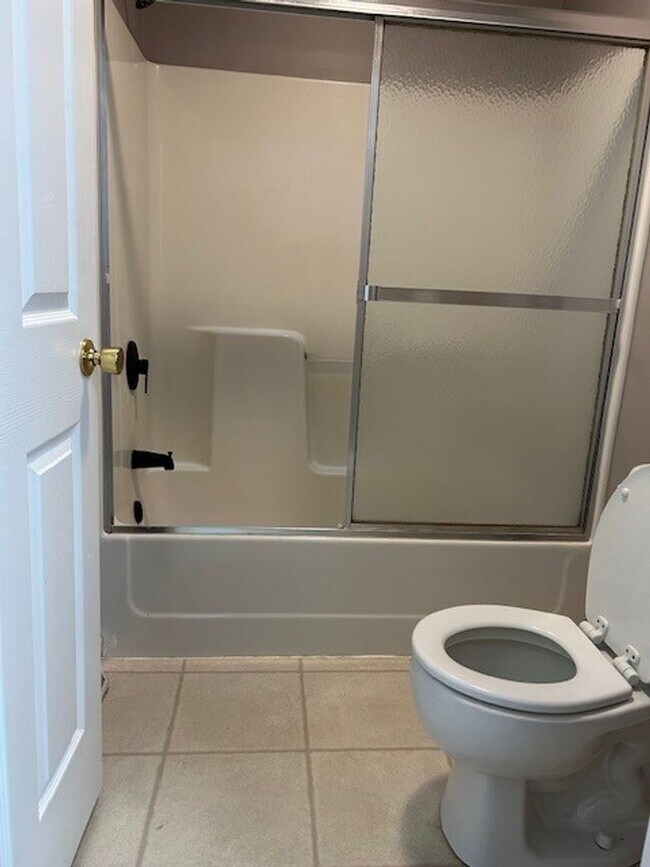 Building Photo - 3 bedroom 3 bathroom