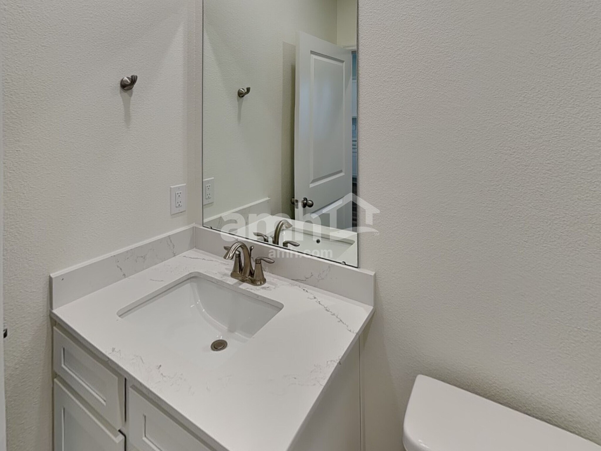 Building Photo - 5992 Pinewood Ests Dr