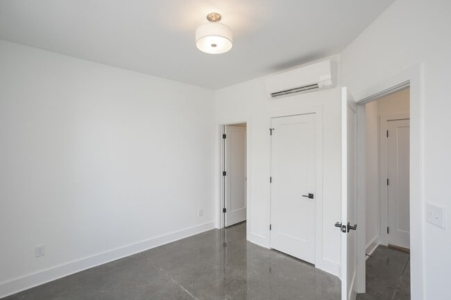 Building Photo - 522 Cliff Cir