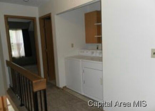 Building Photo - 2723 Dartmouth Dr