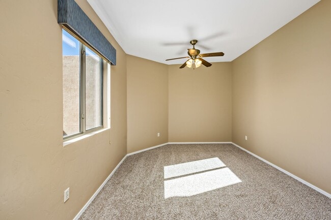 Building Photo - Paseo Estrella Gem at the base of Tucson icon A mountain! Minutes away from DownTown Tucson!
