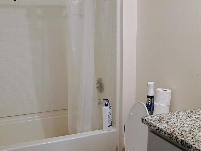 Building Photo - 1925 Chautauqua Ln