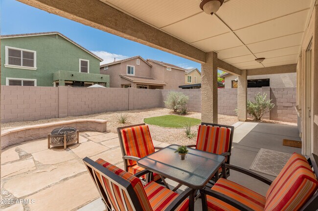 Building Photo - 2331 E Sunland Ave