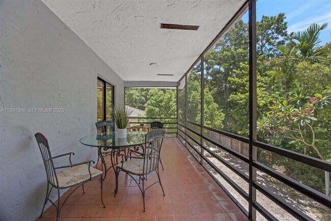 Building Photo - 139 N Bay Harbor Dr