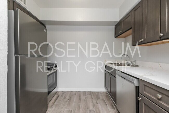 Building Photo - 1050 W University Dr