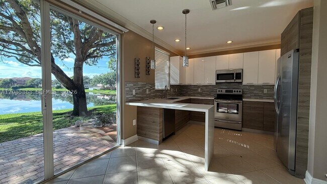 Building Photo - 4735 SW 164th Ave