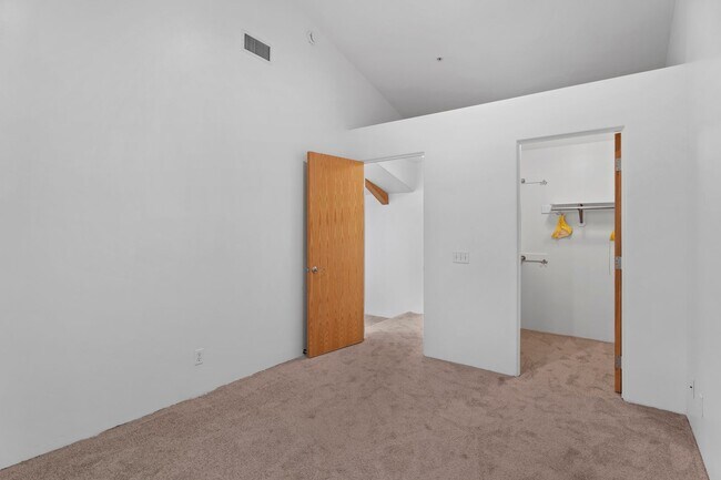 Building Photo - 631 3rd St