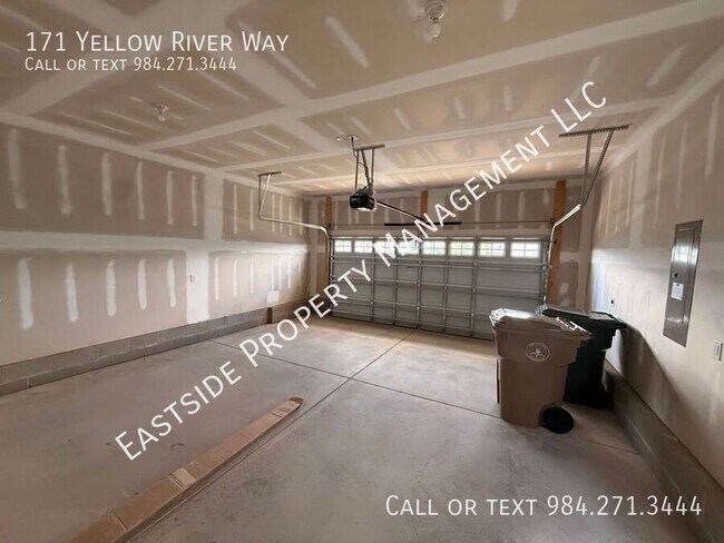 Building Photo - 171 Yellow River Wy