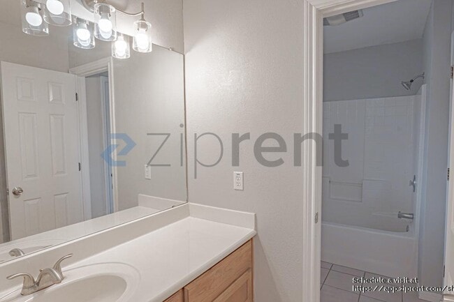 Building Photo - 609 S Ruidoso Downs Dr