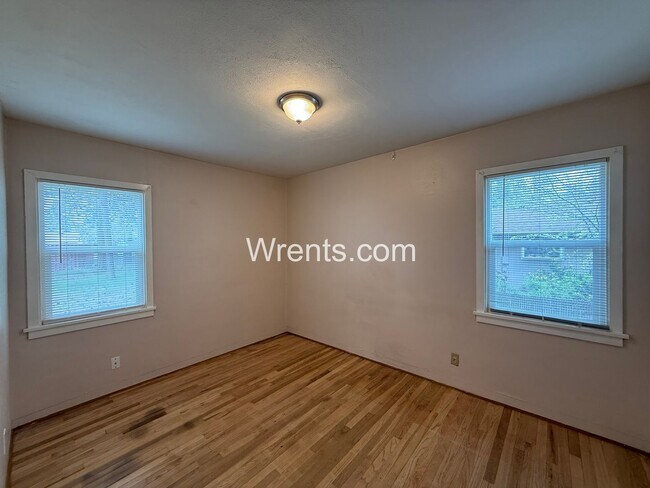 Building Photo - Charming South Hill Home with Flexible Living Space - Coming soon!
