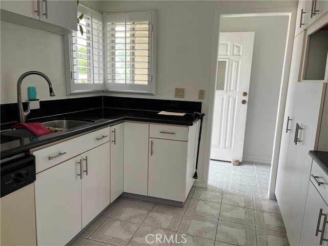 Building Photo - 235 Green Oaks Dr