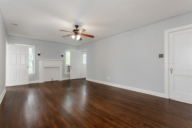 Building Photo - 5705 Ross Ave