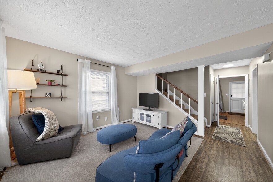 Building Photo - 534 Oak Meadow Ln