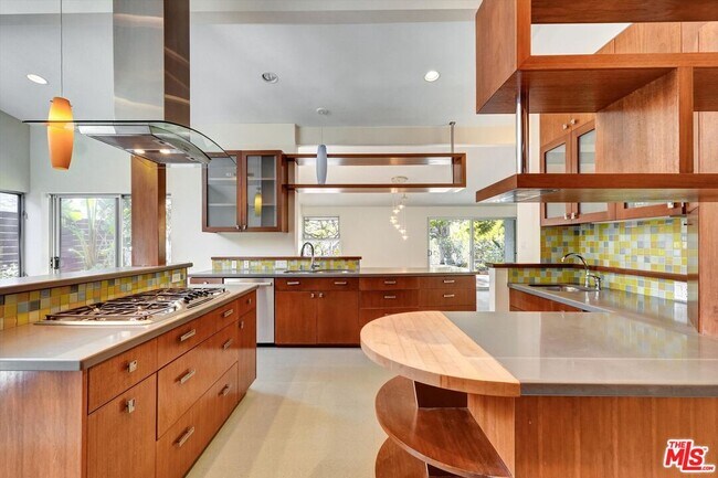 Building Photo - 2755 Carmar Dr